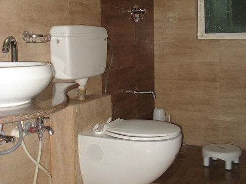 10 Blossoms Hospitality Services อาเมดาบัด ภายนอก รูปภาพ