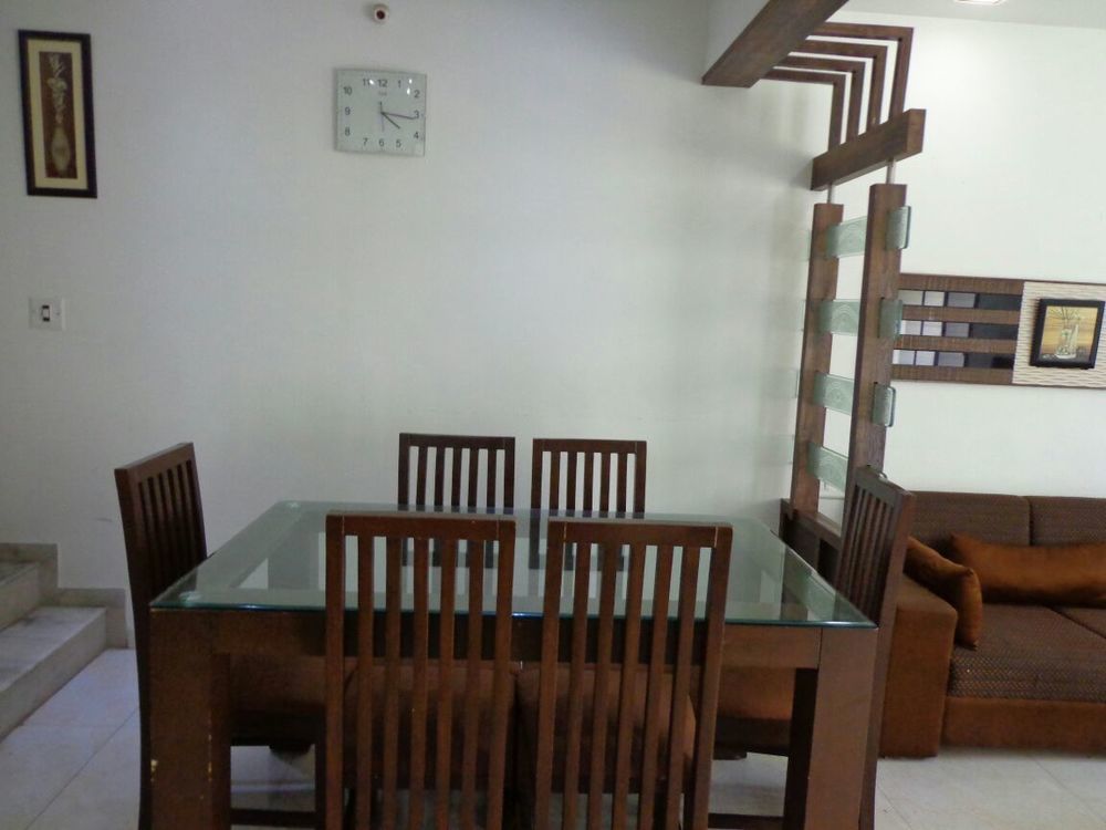10 Blossoms Hospitality Services อาเมดาบัด ภายนอก รูปภาพ